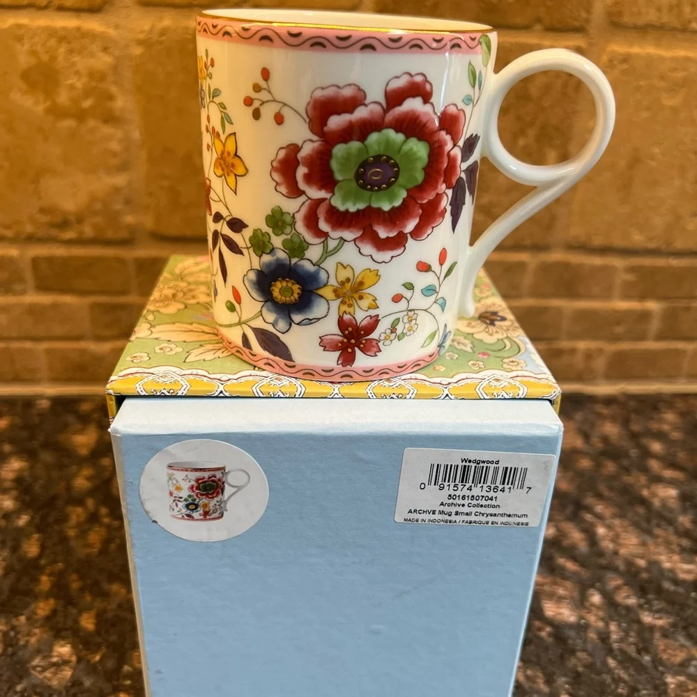 Wedgewood Archive Pink Chrysanthemum Bone China Mug